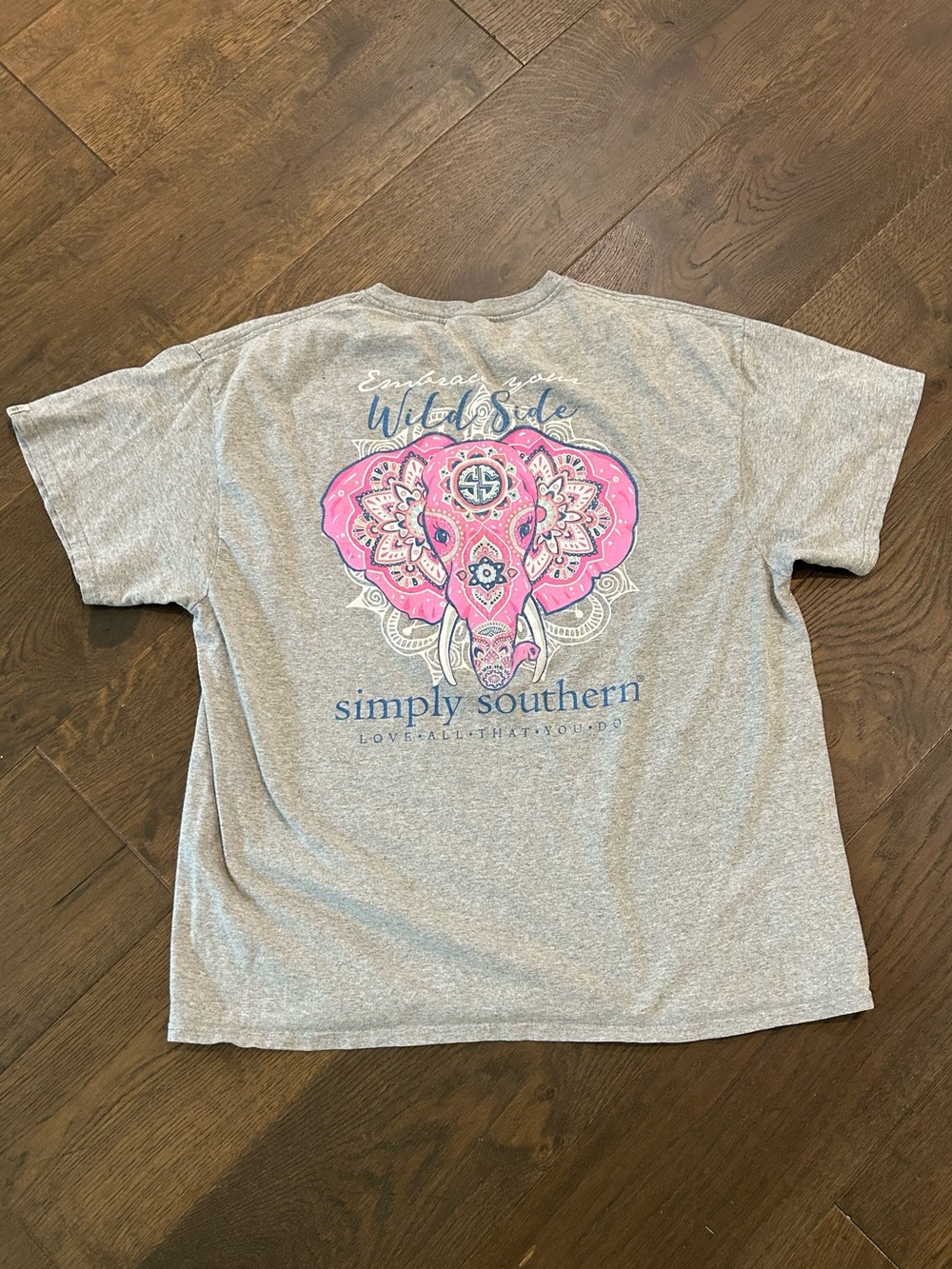 Simply Southern‎ Gray T-Shirt with Pink Paisley Elephant Large